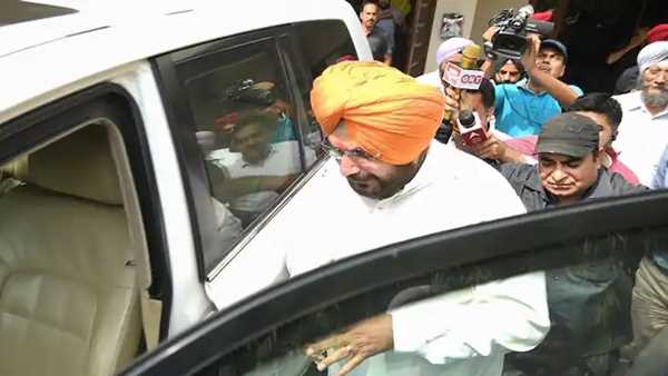 रोड रेज मामले में 1 साल की सजा पाए सिद्धू को पटियाला जेल भेजा गया